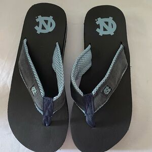 University UNC Carolina Black Blue Rubber Flip Flops Unisex NWOT M/L